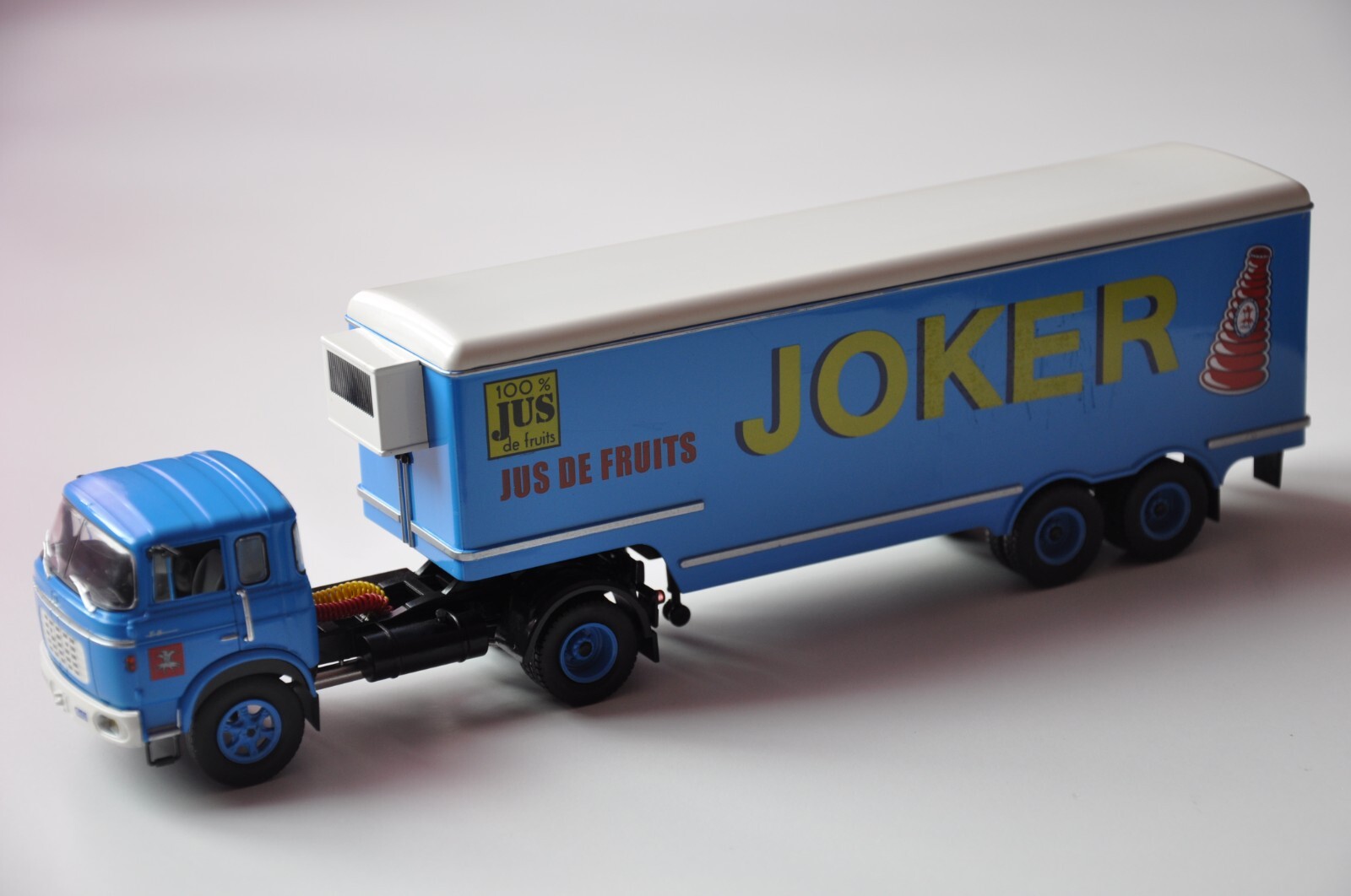 Camion Berliet TE 12 Joker 1964 bleu IXO 1/43 de collection
