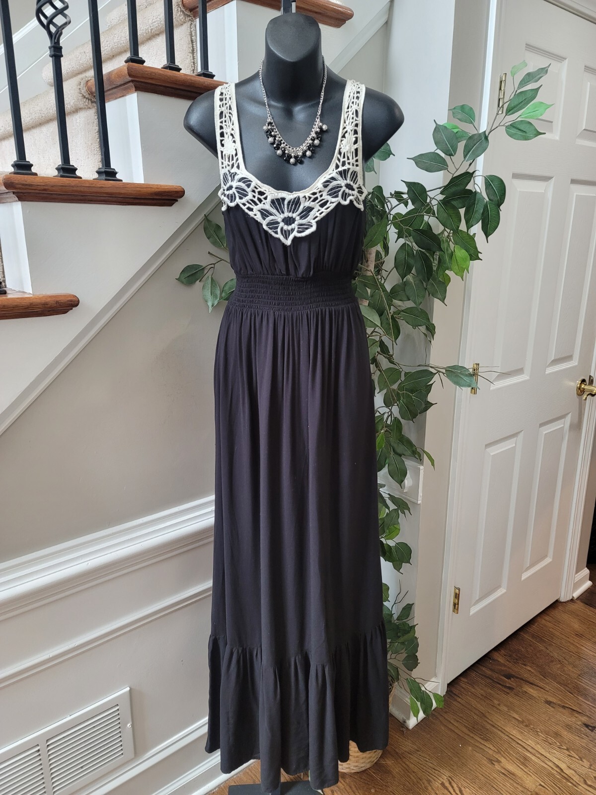 As U Wish Women's Black Solid Polyester Scoop Nec… - image 1