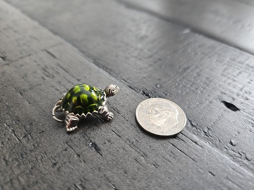 Enamel Green Turtle Charm Pendant - Bild 2 von 3