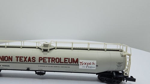 *READ Atlas N Scale 33,000 Gallon Tank Car Union Texas Petroleum ACSX 933015 - Picture 7 of 14