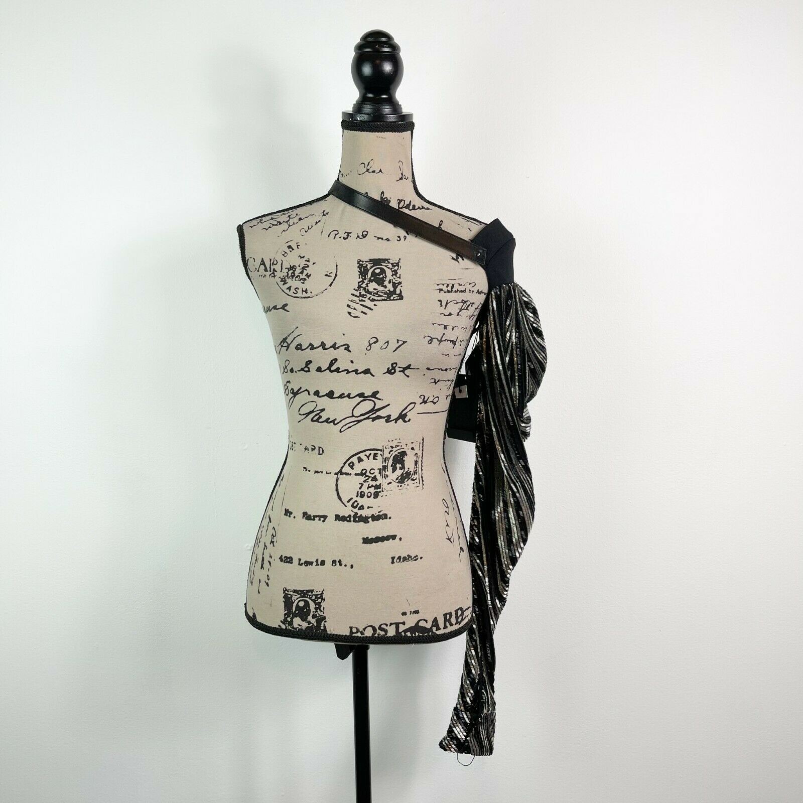 Top Saint Laurent Paris nuovo con etichetta argento e nero manica metallizzata 36