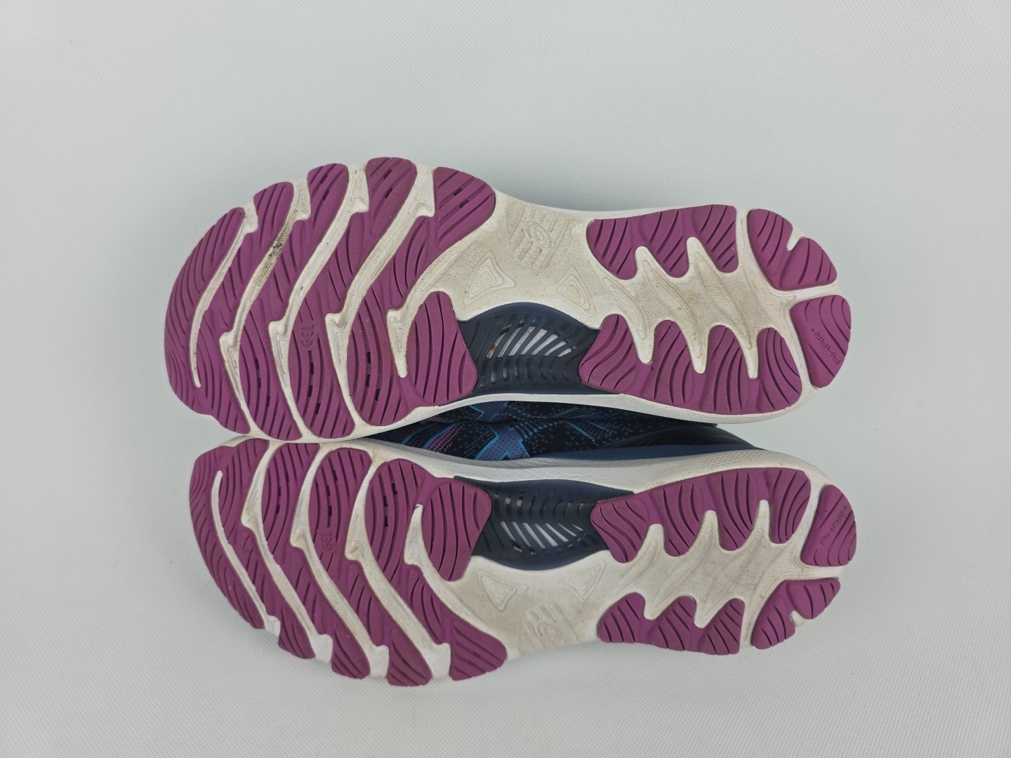 Asics Gel Nimbus 23 Womens Size 10 Running Shoes Navy Blue Purple 1012A885 thumbnail 2