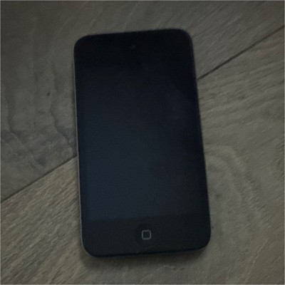 Apple iPod touch 4th Gen 8GB Black Touchscreen Media Player Wi-Fi Bluetooth