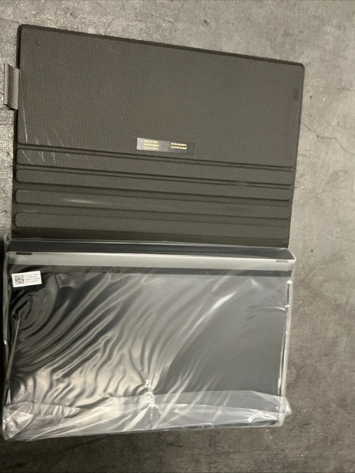 Dell XPS/Latitude 12 Keyboard With Premier Magnetic Folio - Image 3 of 4