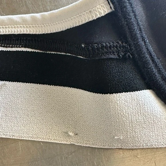 Sujetador Dolce & Gabbana Vintage Deportivo Negro Blanco Prendas Exterior Push-Up Logo 30C/30B Foto 3 de 4