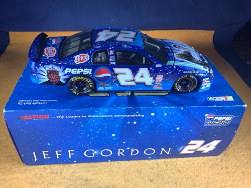 O8-17 JEFF GORDON #24 STAR WARS EPISODE 1 - 1999 CHEVY MONTE CARLO - Picture 3 of 6