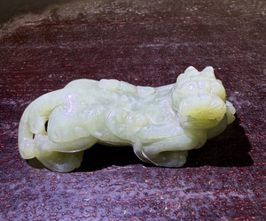 Wonderful Vtg. Chinese HK Export Jade Carved Beast Sculpture