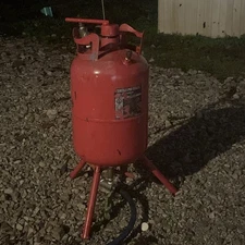 Central Pneumatic 20 lb Abrasive Blaster –