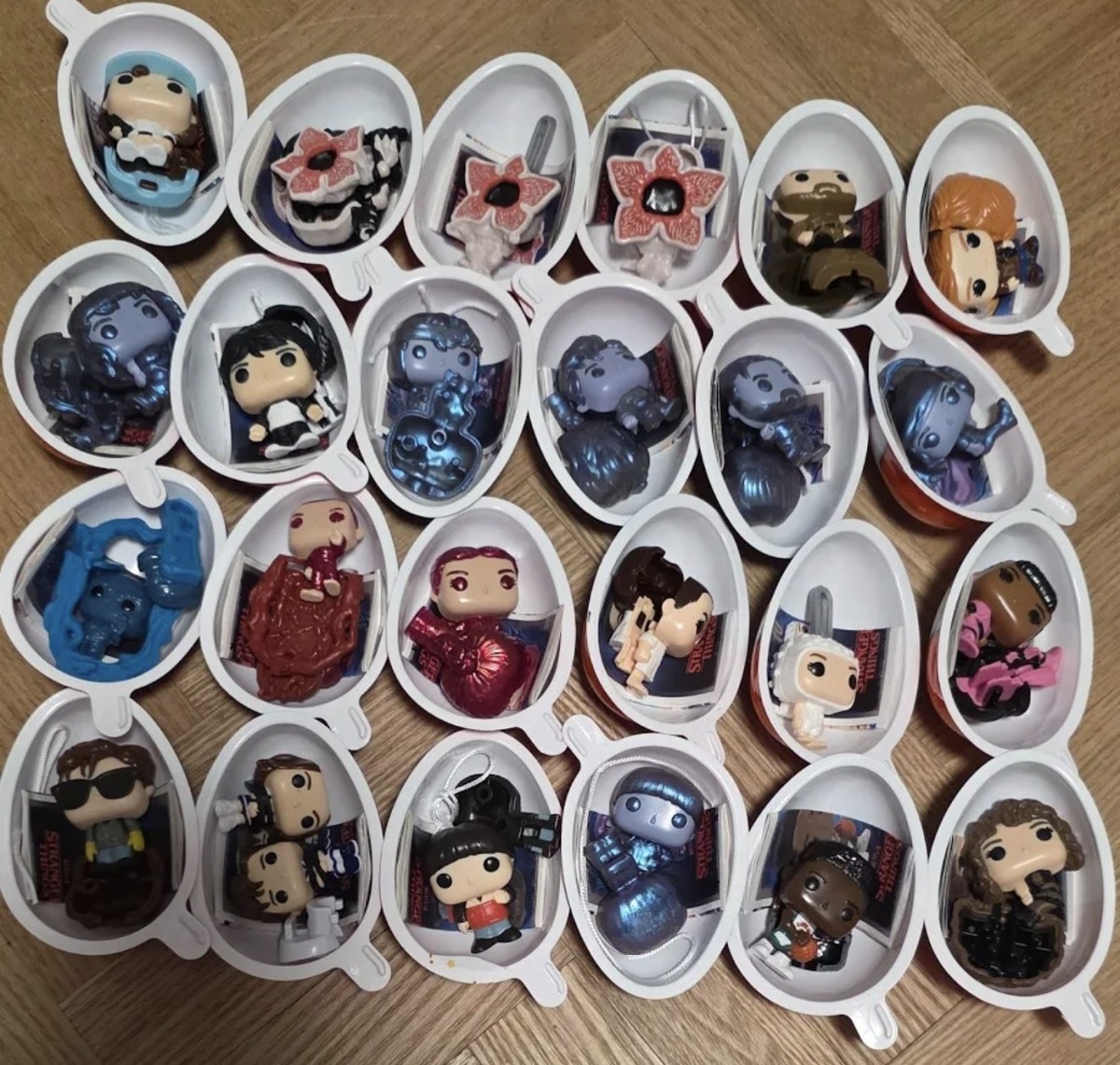 Kinder Joy Stranger Things Complete Set of 24 Figurines 1.3