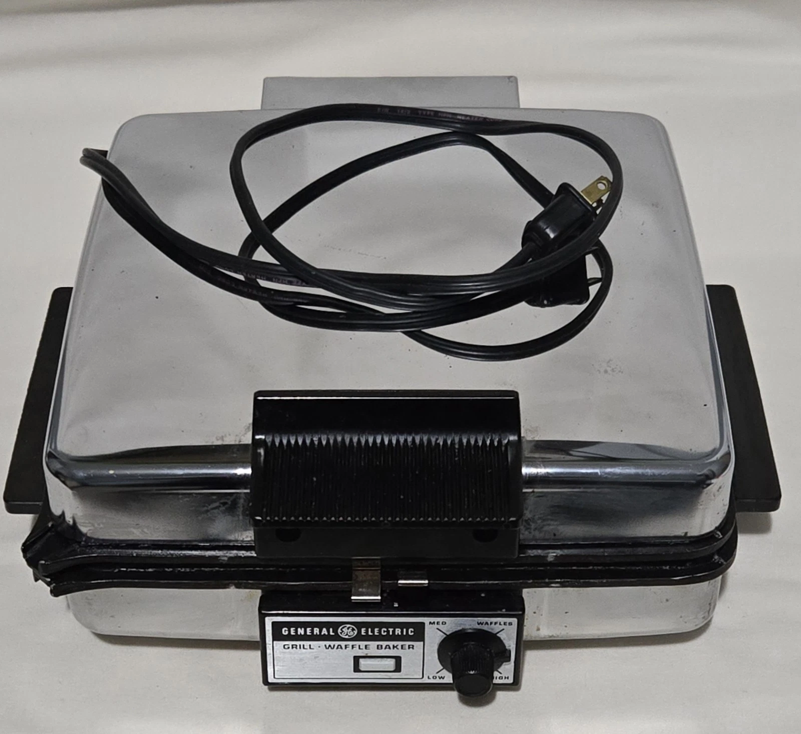 Vintage GE General Electric Grill Waffle Baker A2G48T Reversible Plates Tested