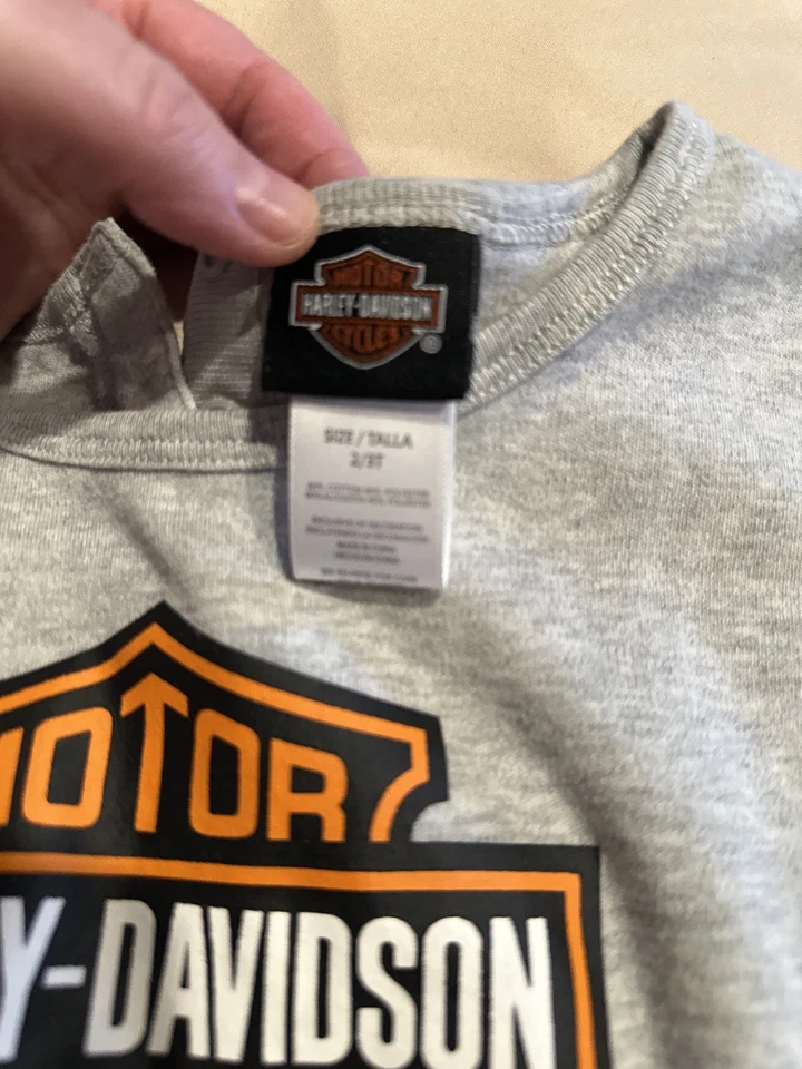 Pantalón corto Harley Davidson One Piece talla 2T/3T niñas pequeñas usado en excelente estado Foto 4 de 4