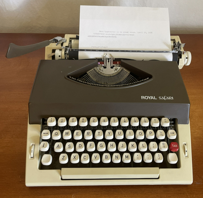 Royal Safari Portable Typewriter 1960s Brown w/Case Portugal
