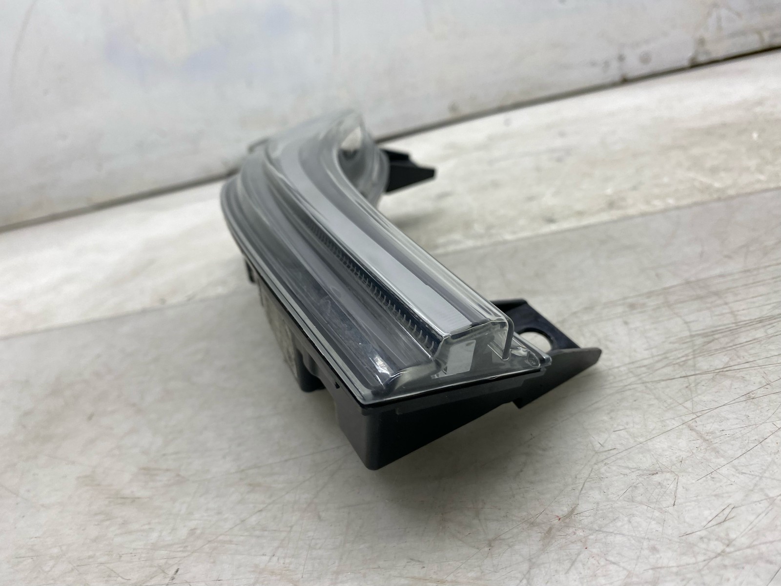 2020-2025 ASTON MARTIN DBX OEM RIGHT REAR LIFTGATE LED LIGHT LAMP MY83-138452-BD