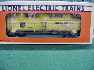 0  027  LIONEL Trains # 6-16123 UNION PACIFIC 3 DOME TANK CAR Train Car NIB