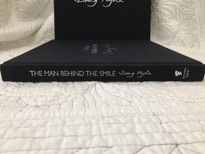 ダグ・ハイド|画集とイラスト「The Man Behind The Smile」 ダグ・ハイド|画集とイラスト「The Man Behind The Smile」