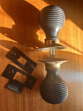 Pomelli per porta in vero legno di ebano alveare coppia pomelli posteriori in ottone invecchiato bordo mortaio