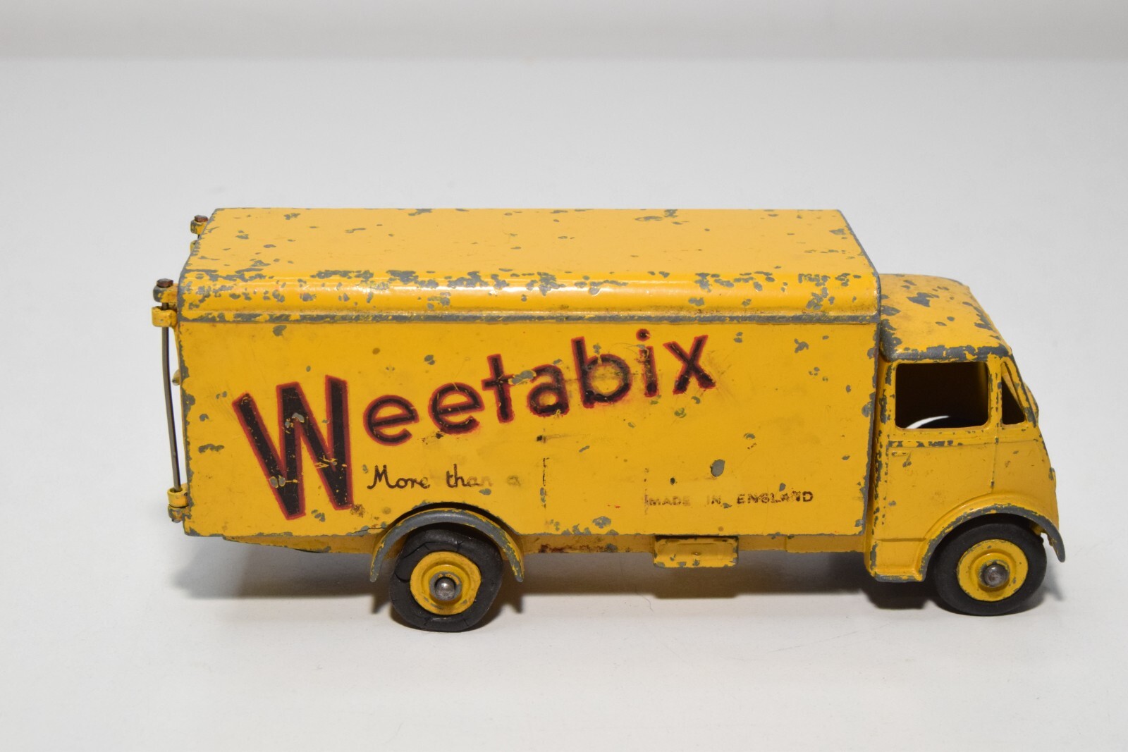B48 1:43 DINKY TOYS 514 GUY VAN TRUCK WEETABIX YELLOW EXC. COND.