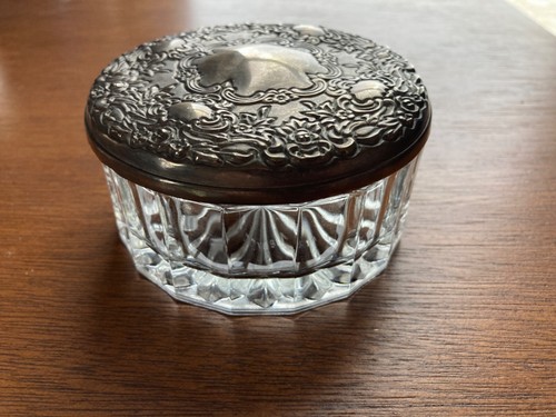 Vintage Glass Dresser Vanity Powder Jars, set of 3 - Picture 8 of 10