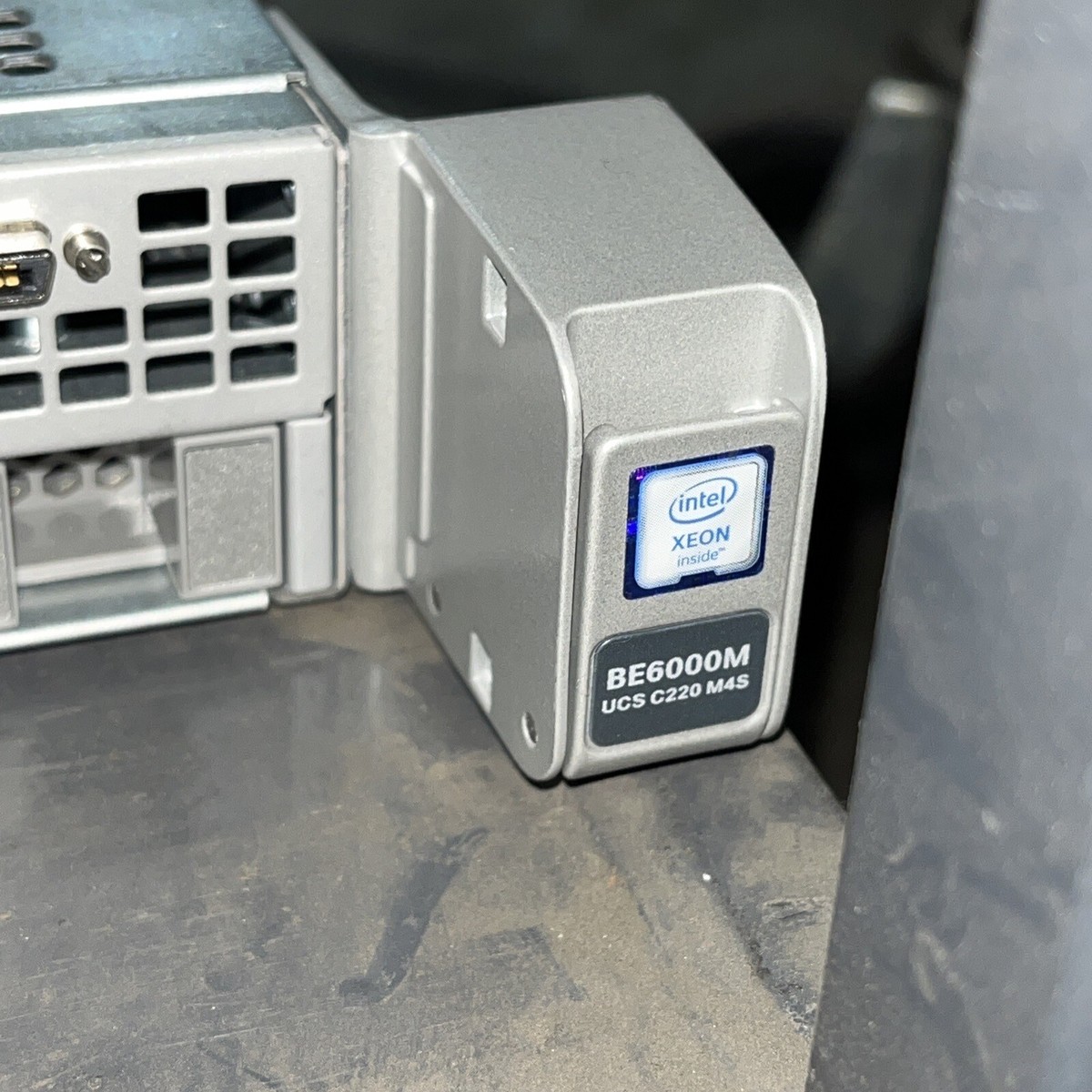 Cisco UCS C220 M4 ジャンク Cisco UCS C220 M4 UCSC-C220-M4S 1U Rack Server CTO 8x 2.5