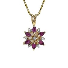 Collar colgante con racimo de diamantes y rubíes de oro amarillo de 14k