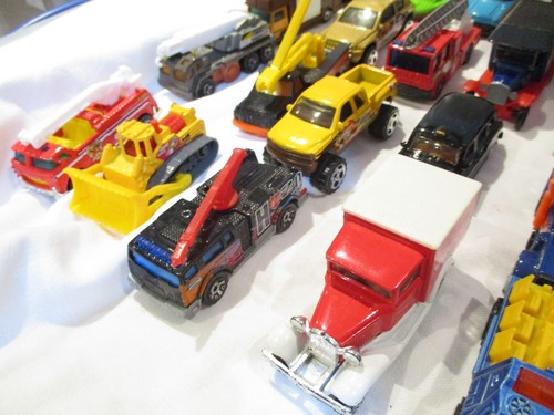 Juego de 40 coches Matchbox varios coches y camionetas excelente estado suelto - Imagen 10 de 13