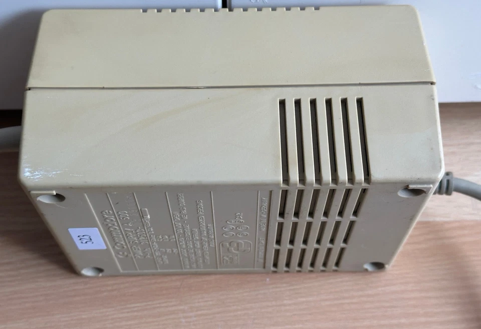 Netzteil 4,5 Amper für / for AMIGA 500/500+/A600 & A1200, funktioniert #23 25 - Bild 3 von 4