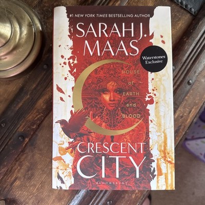 House of Earth and Blood Sarah J. Maas (UK Waterstones Exclusive SPRAYED EDGE)