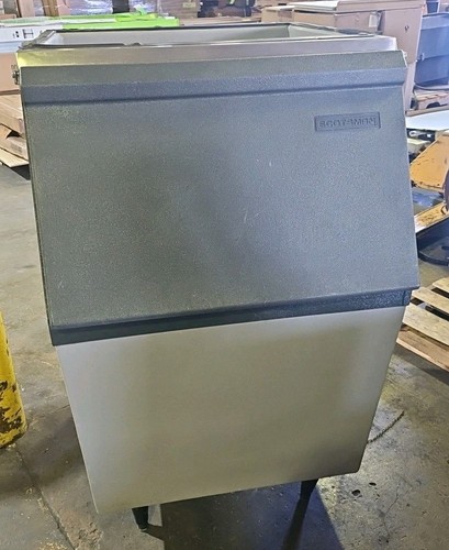 HTB555 Scotsman 420 lb Cap Modular Ice Storage Bin - Clean!