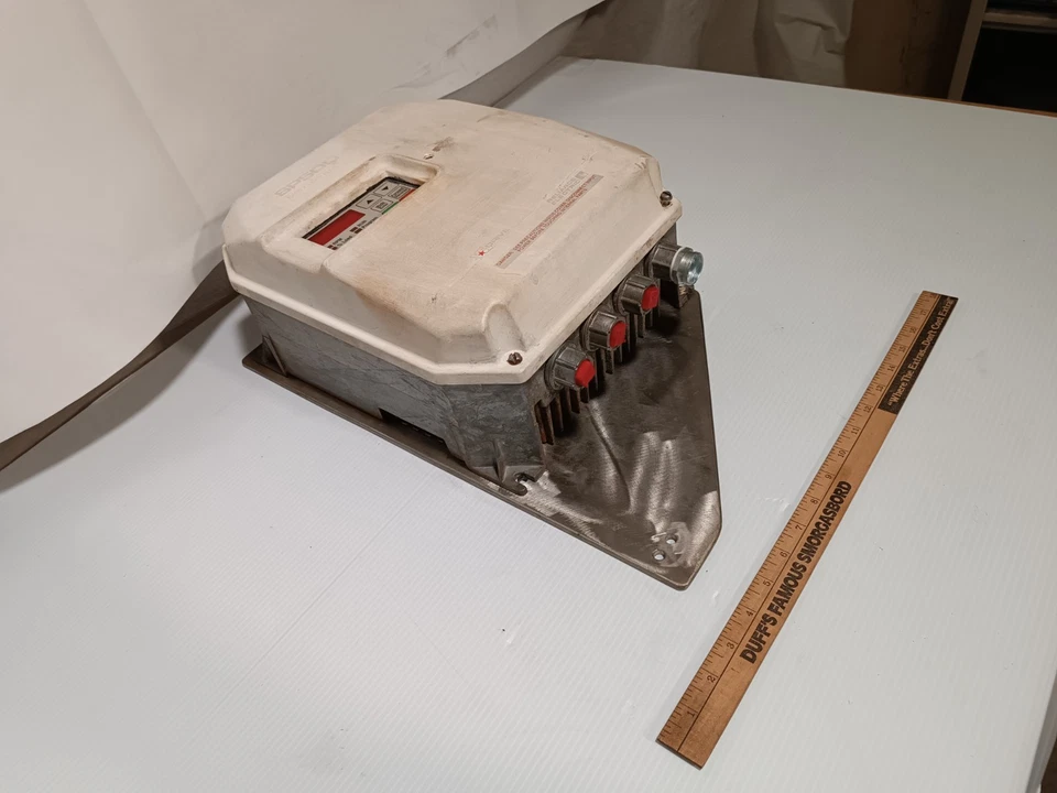 Reliance SP500 1SU24002 AC VFD drive, 2HP, 200-230VAC, NEMA 4X, cracked cover - Image 2 of 4