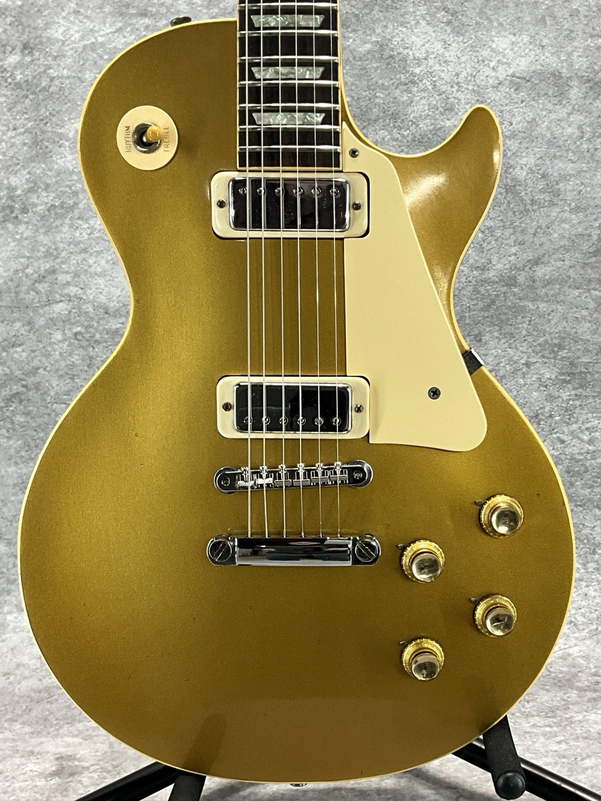 GIBSON LES PAUL DELUXE - GOLD TOP - 1969-1974 w /  Hard Shell Case