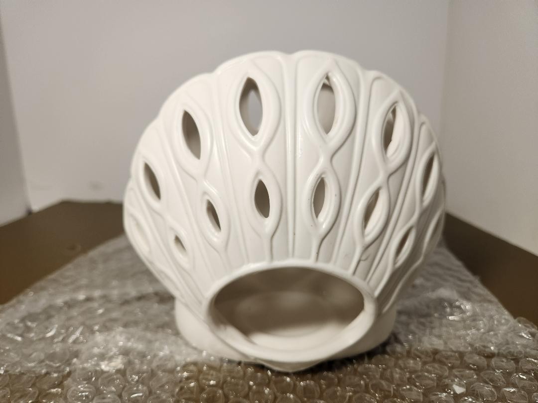 7&rdquo; Wide X 5&rdquo; Tall &bull; Teardrop Design &bull; Modern