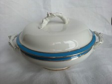 Jolie ancienne soupière en porcelaine 19ème Prises en forme de branches