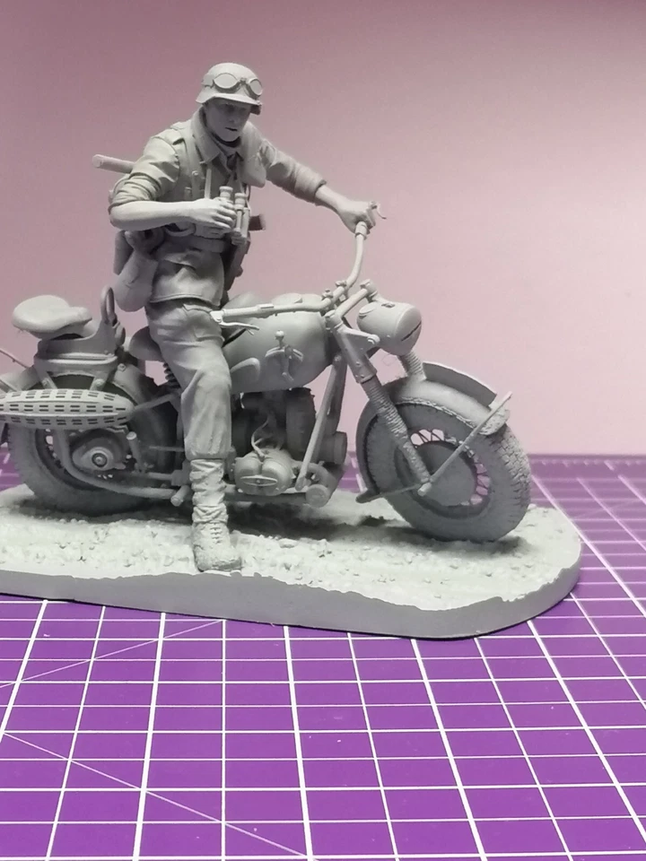 Deutscher Aufklärer BMW R75 Bausatz  Scale  1:16 - Bild 3 von 4