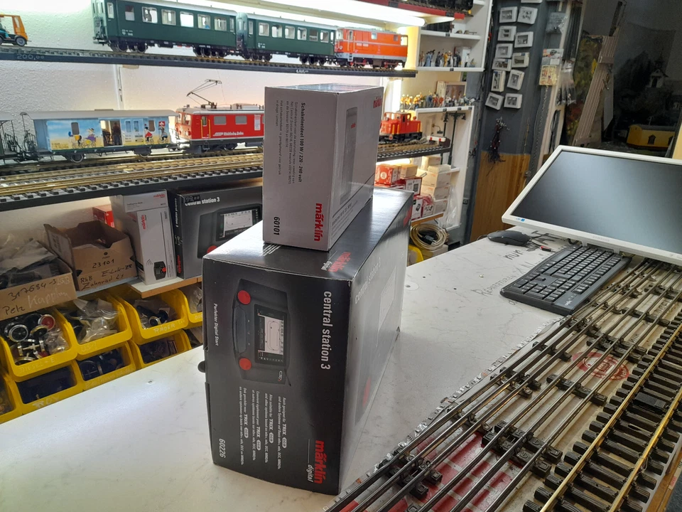 MÄRKLIN - DIGITALSTEUERUNG  CS3 + SCHALTNETZTEIL für alle digitalen Modellbahnen - Bild 4 von 4