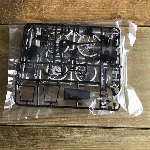 VINTAGE 1983 TAMIYA CR450R 14018 HONDA MOTOCROSSER MOTORCYCLE MODEL KIT 1:12 - Picture 6 of 24