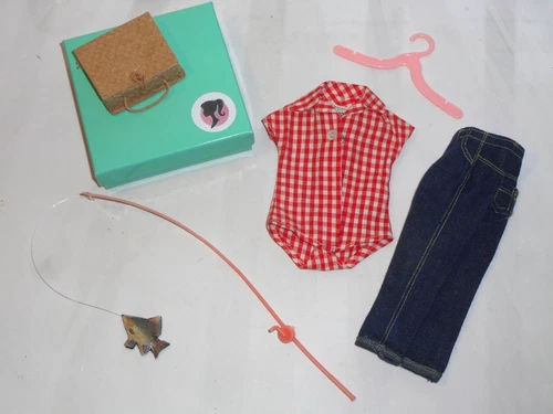 Vintage BARBIE PICNIC SET #967 BLOUSE JEANS BASKET + CLONE FISHING POLE HM FISH