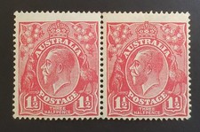 AUSTRALIA GV 1924/25.  RARE! 1&frac12;d Scarlet & CRACKED ELECTRO in pair. Fine mint.