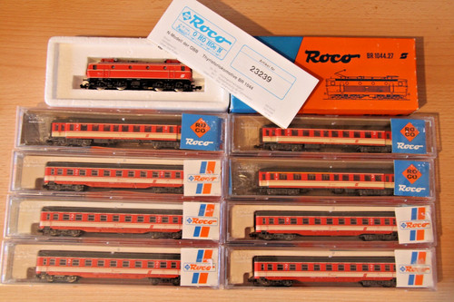 Set Roco N 23239 E-Lok BR 1044.27 der ÖBB mit 5 x 24290, 2 x 24280, 24281 | Zustand: Neu