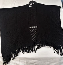 🖤 Melrose and Market One Size Fringed Poncho Shawl | Black Geometric Knit |6192