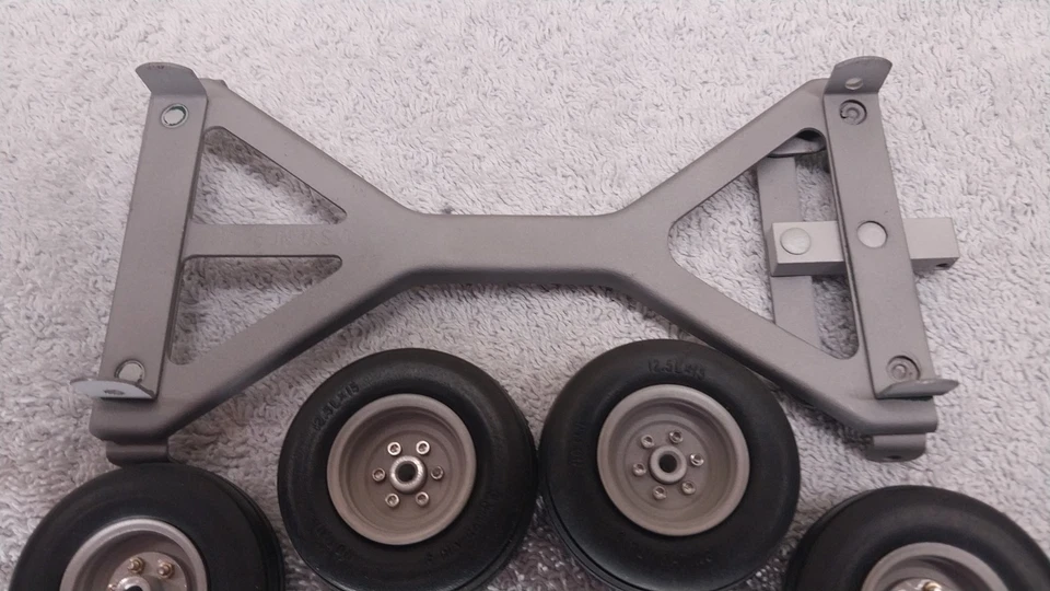 Vagón agrícola personalizado escala 1/16. Listo para pintar. Neumáticos flotadores Toy Farmer Foto 4 de 4