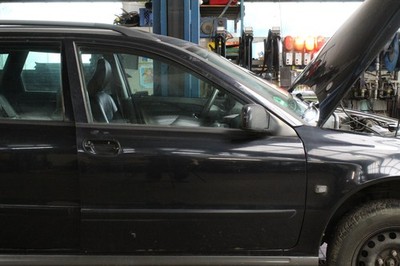 TÜR Vorn Rechts Volvo V40 1.8 V Farbe Black Sapphire (346 ) Kombi