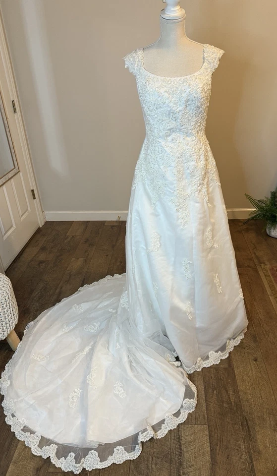 Mori Lee Y2K Bridal A-Line Gown Cap Sleeves Cathedral Train Lace Beading Sz 10 - Image 4 of 4