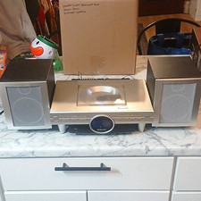 Emerson ES769 Compact Shelf Stereo System AM/FM CD Player w/ 2 Speakers Silver