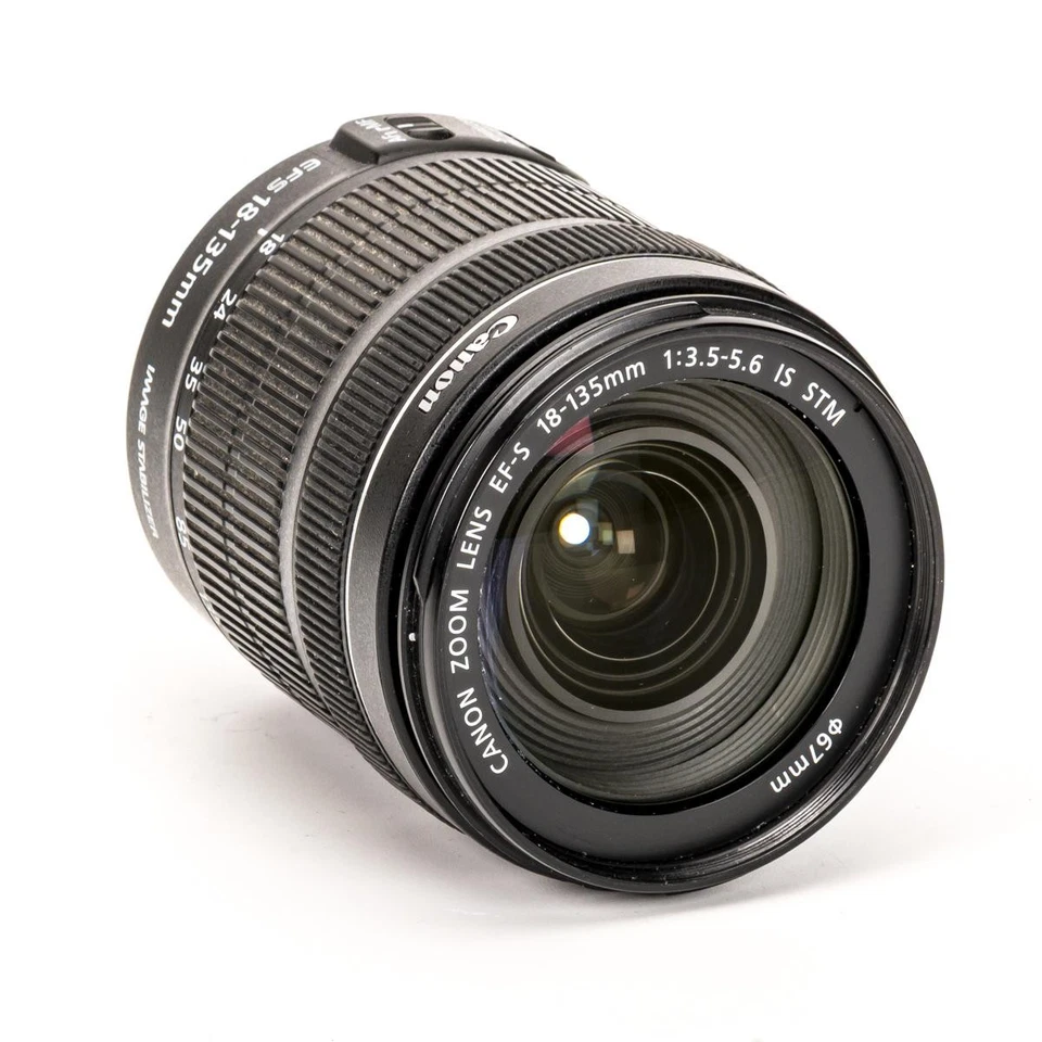 Objetivo Canon EF-S 18-135mm/3,5-5,6 IS STM - Imagen 2 de 4