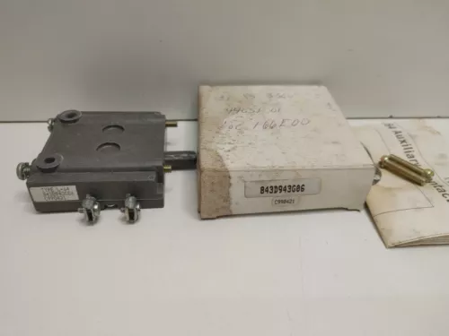 NEW OLD STOCK! EATON CUTLER-HAMMER SIZE 9 600V AUXILIARY CONTACT KIT 843D943G06