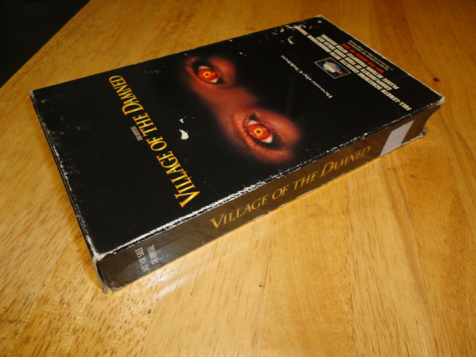 John Carpenter's Village of the Damned - Screener Copy w/early, unused  cover artwork. Bottom print reads: THIS DOES NOT REPRESENT FINAL  VIDEOSLEEVE ART : r/VHS