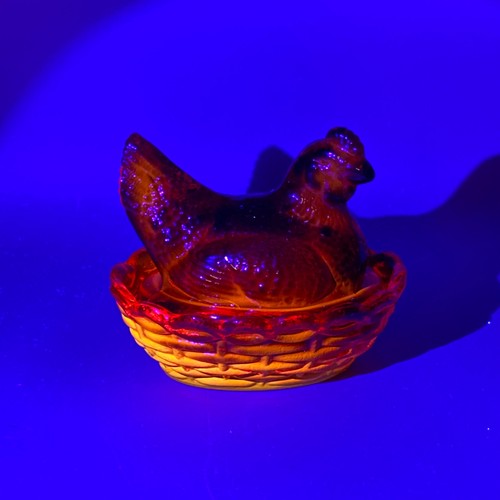 Westmoreland Rosso Glass Ruby Red Amberina Chicken Hen on Nest Cadmium UV Glow - Picture 2 of 10
