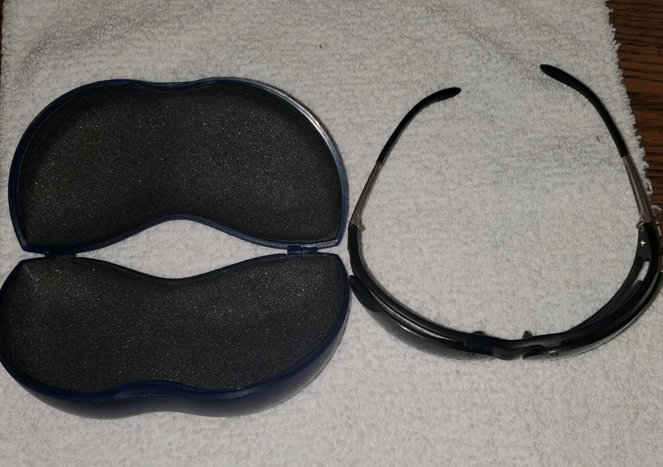 Gafas de sol deportivas Nike V8. Marco negro mate con cepillo laterales cromados Foto 2 de 4