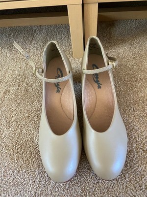 Capezio character shoes 2.5 heel beige color women's SZ 10 M