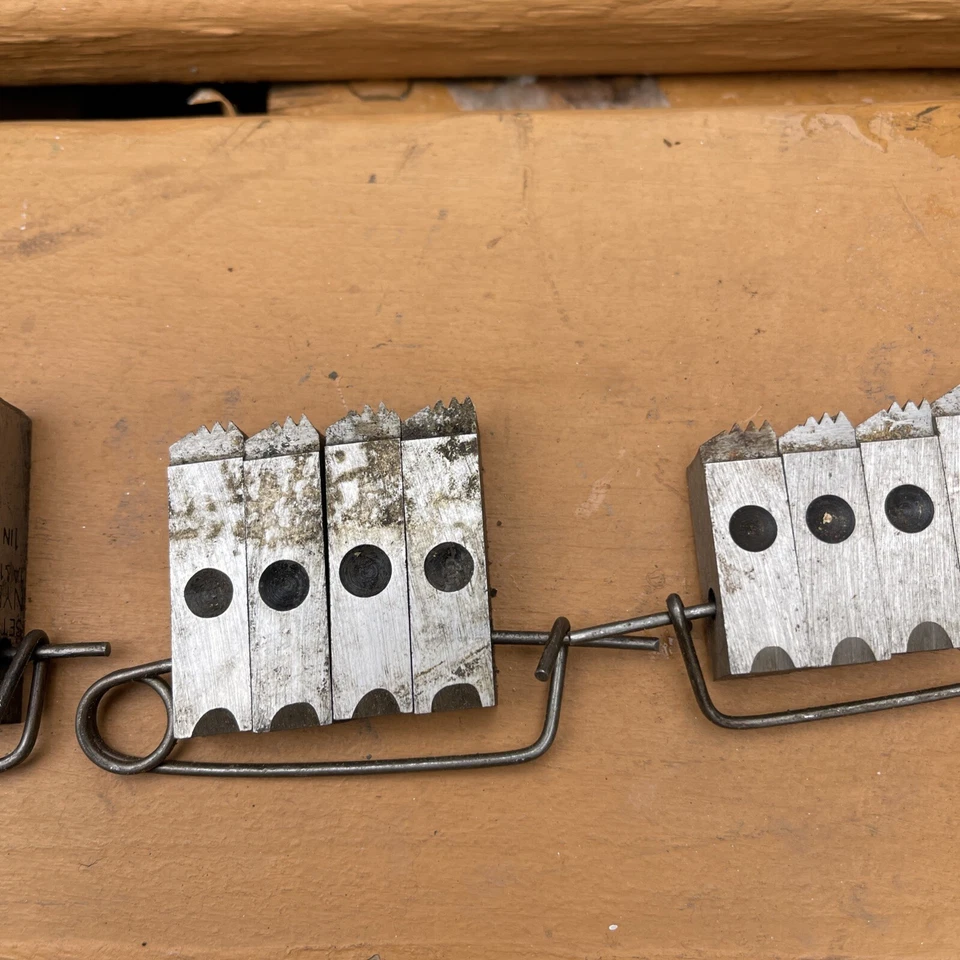 Vintage SET OF 3 OLDER  PIPE THREADING DIES TEETH PLUMBING. SETD NYE 1A & 1R - Image 3 of 4